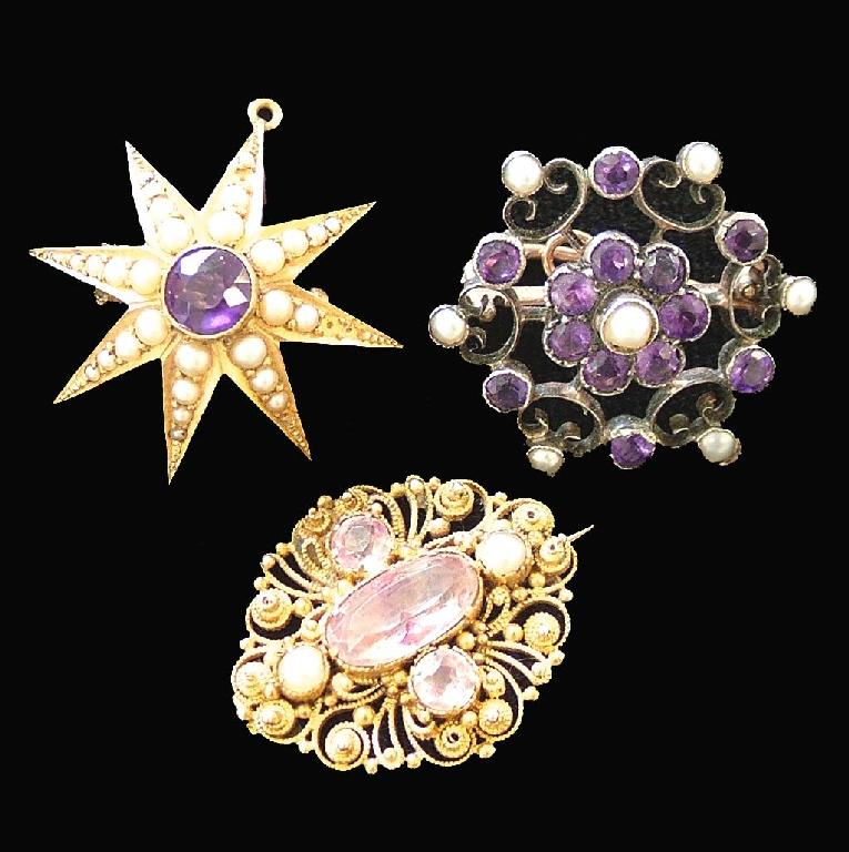 Appraisal: Attractive ct star brooch pendant set with a circular amethyst