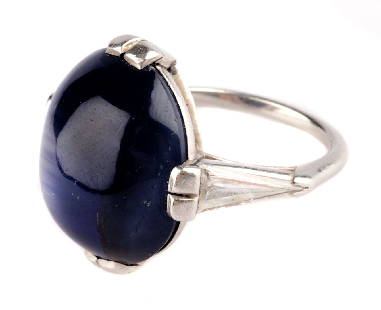 Appraisal: A Spectacular Star Sapphire Ring in Platinum A Spectacular Star