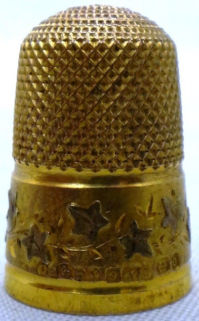 Appraisal: A Victorian ct gold thimble decorated with a foliate band