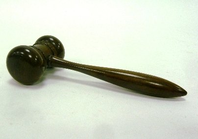 Appraisal: An auctioneer's turned wood gavel with screw off handle