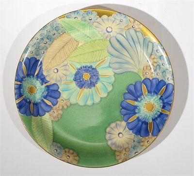 Appraisal: A Gray's Pottery charger pattern no painted with stylised daisies