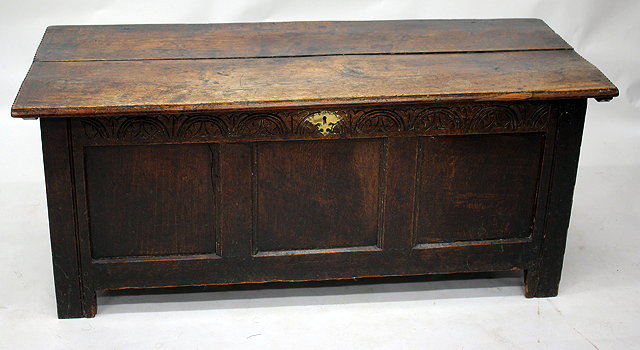 Appraisal: AN TH CENTURY OAK COFFER with two planked top and