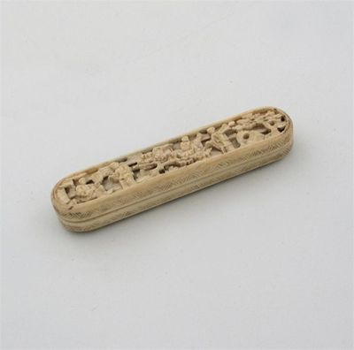 Appraisal: A early th century Chinese carved ivory toothpick box with