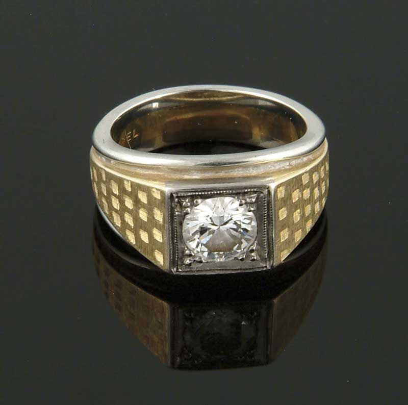 Appraisal: FINE K ONE CARAT DIAMOND GENTLEMAN S RING The ct