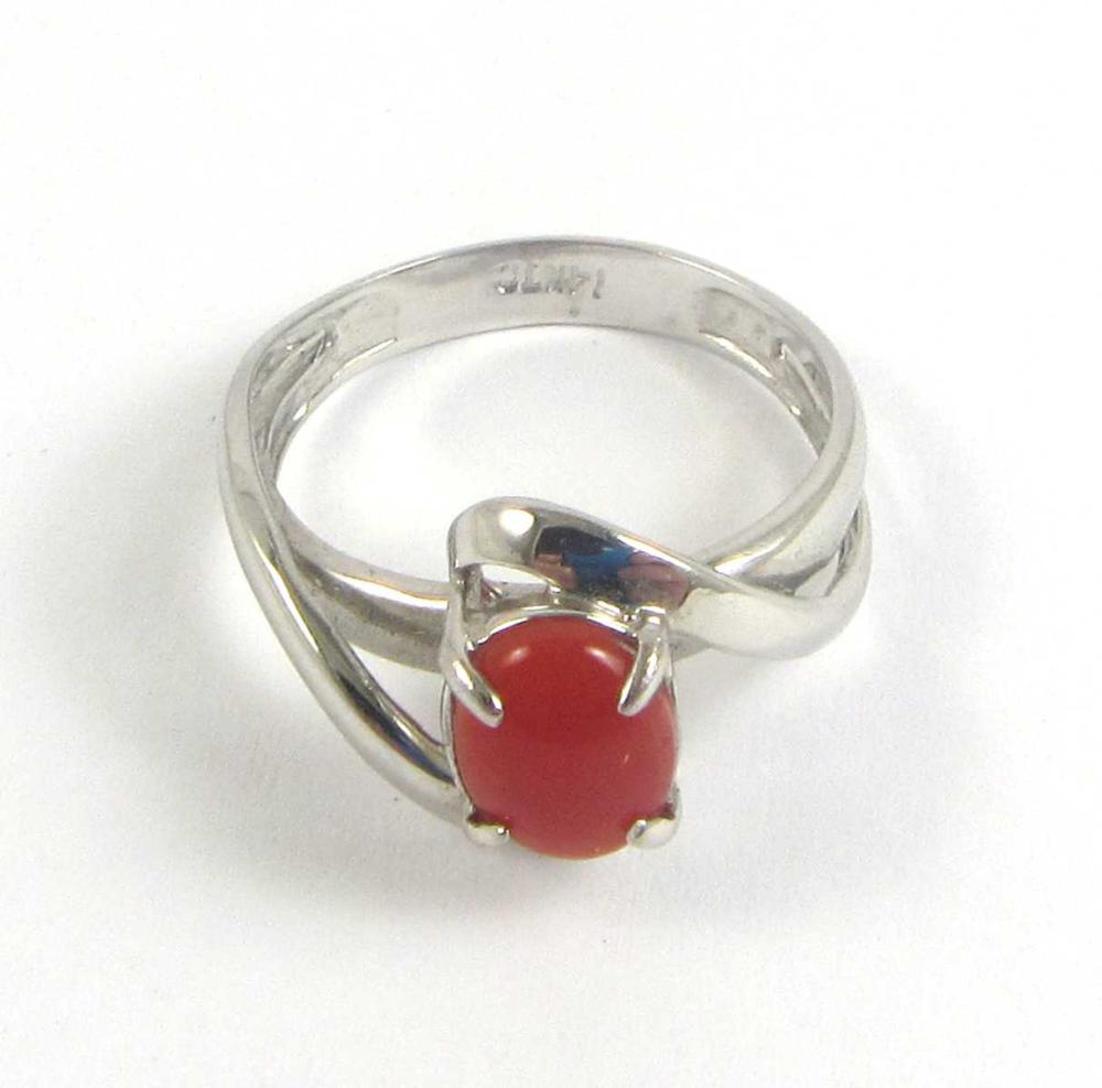 Appraisal: CORAL AND FOURTEEN KARAT WHITE GOLD RING The solitaire ring