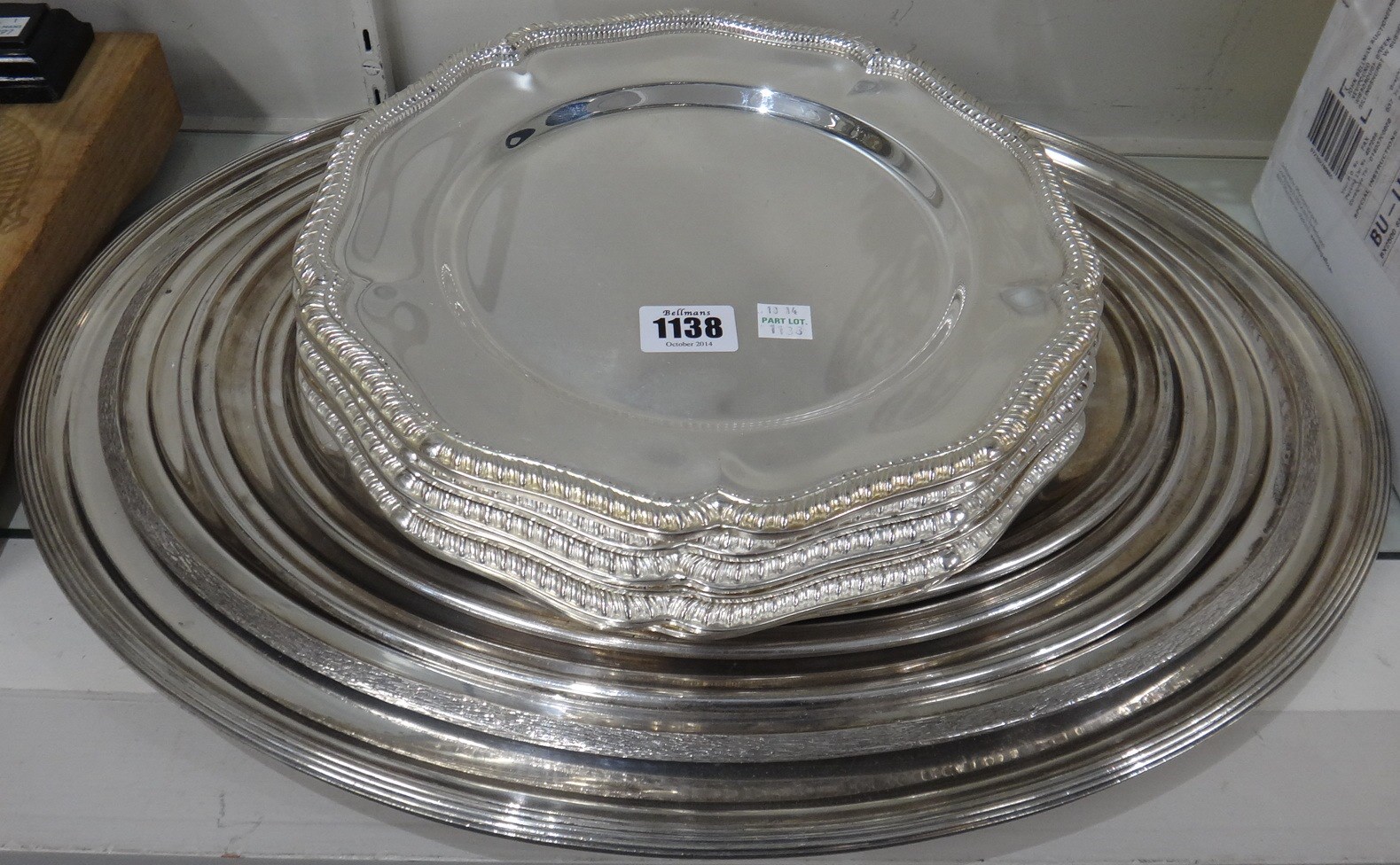 Appraisal: A set of eight plated main course plates each of