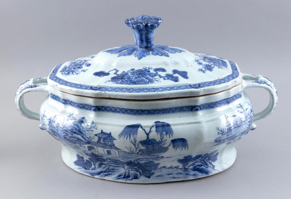 Appraisal: LARGE CHINESE EXPORT BLUE AND WHITE PORCELAIN COVERED TUREEN LATE