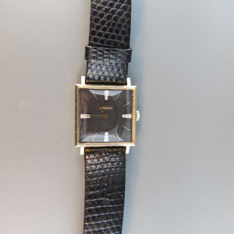 Appraisal: Omega k Gold Man's Wristwatch diamond dial square yellow gold