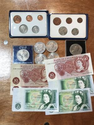 Appraisal: Sundry coins and banknotes