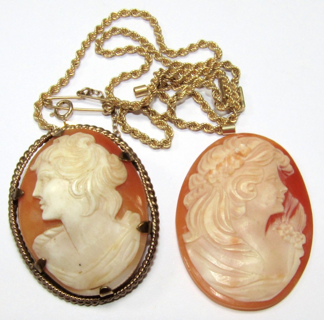 Appraisal: An early thC Italian shell cameo formed as a lady