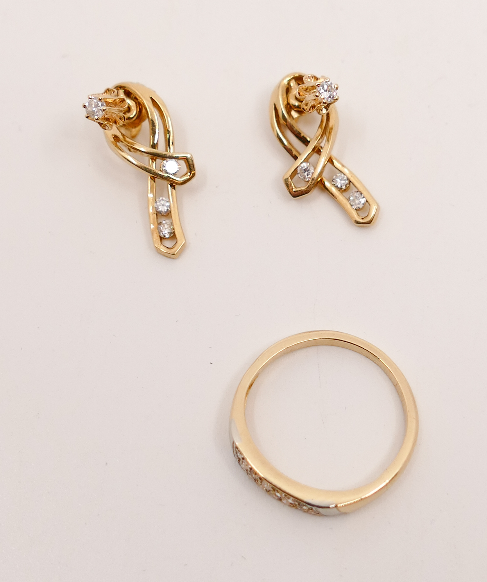 Appraisal: K Gold Diamond Ring and Earrings Size -tone gold ring