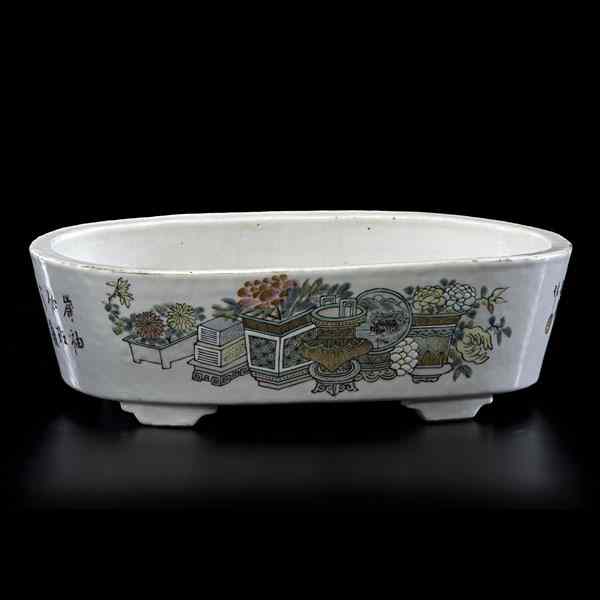 Appraisal: Chinese Famille Rose Planter Chinese th century A famille rose