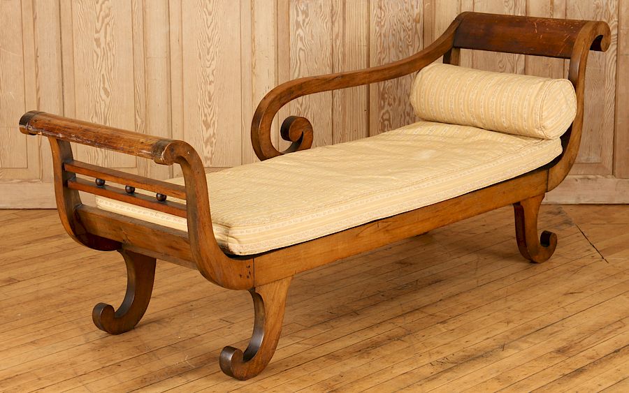 Appraisal: INTERESTING EARLY TH CENT CHAISE LOUNGE An interesting early nineteenth