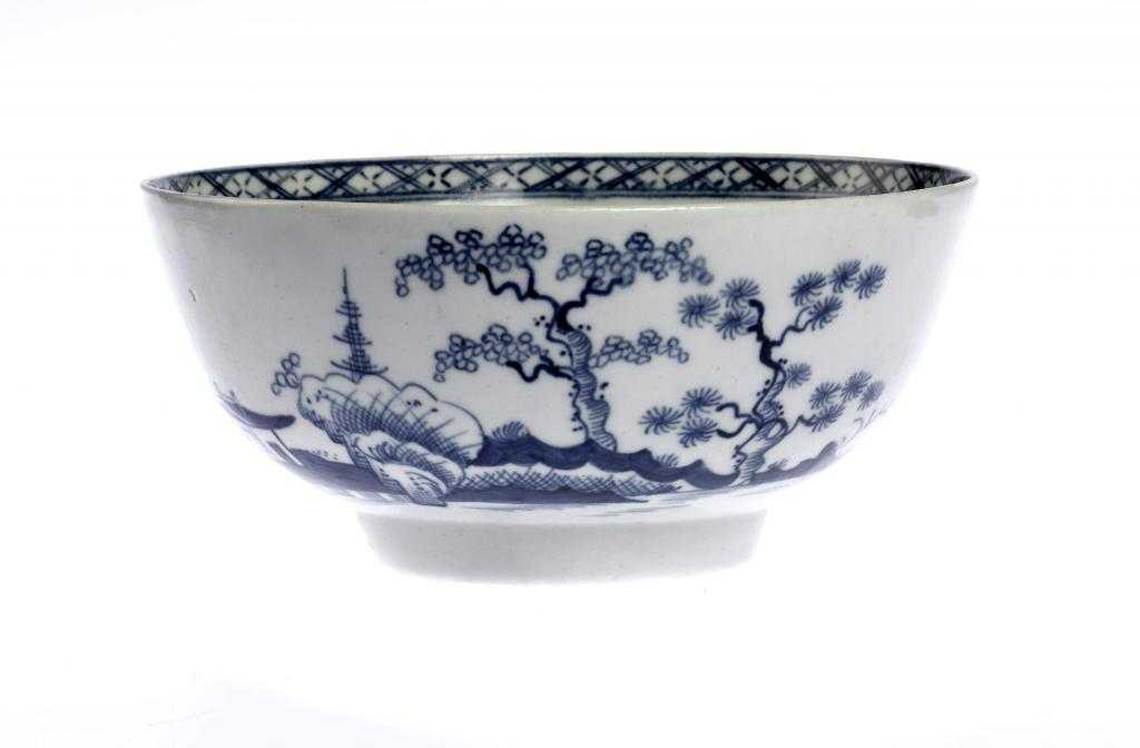 Appraisal: A WORCESTER SLOP BASIN painted in underglaze blue with the