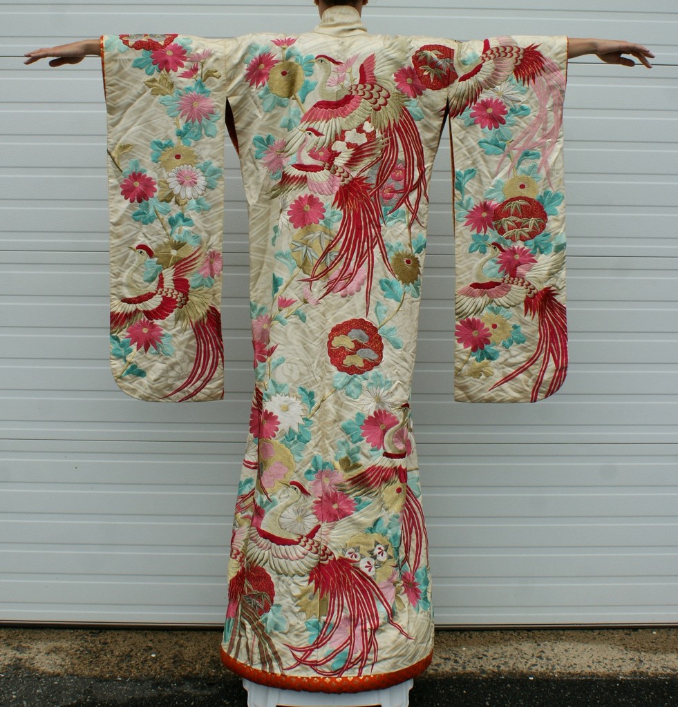 Appraisal: Embroidered silk Japanese wedding kimono