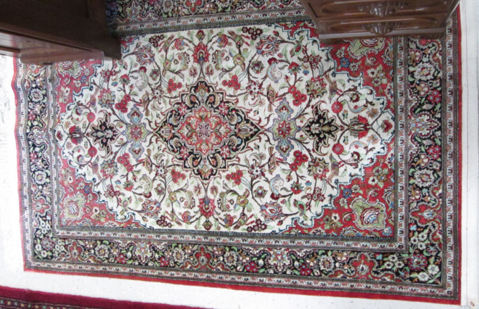 Appraisal: HAND KNOTTED PERSIAN AREA RUG floral and central floral medallion