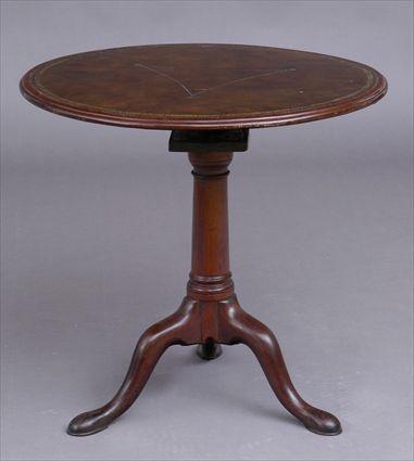 Appraisal: EARLY GEORGE III MAHOGANY TRIPOD TABLE The circular tilt top