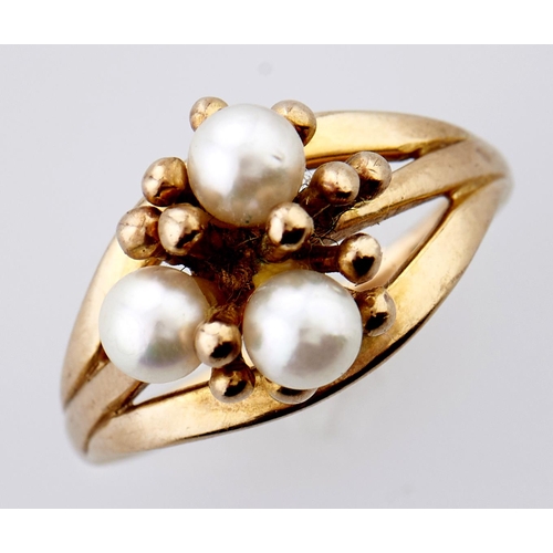 Appraisal: A cultured pearl ring in ct gold g size J