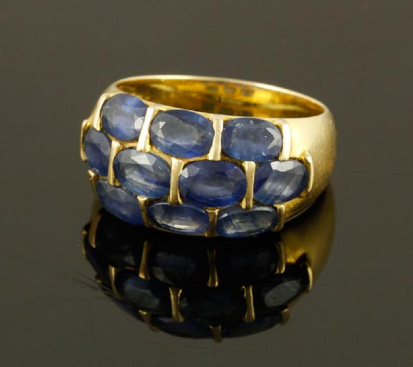 Appraisal: - K Gold and Sapphire Ring K yellow gold and