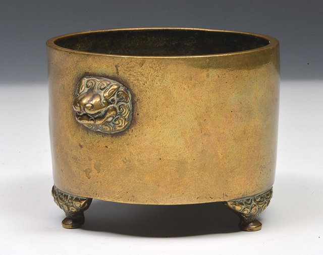 Appraisal: A CHINESE BRONZE DING with Ming Hsuante mark to the