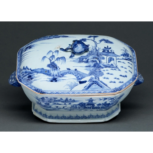 Appraisal: A Chinese export blue and white soup tureen and cover