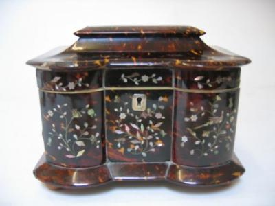 Appraisal: A VICTORIAN TORTOISESHELL TEA CADDY of oblong form with serpentine