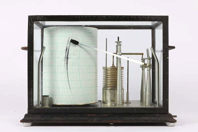 Appraisal: A MICRO-BAROGRAPH by Short Mason set within a five glass