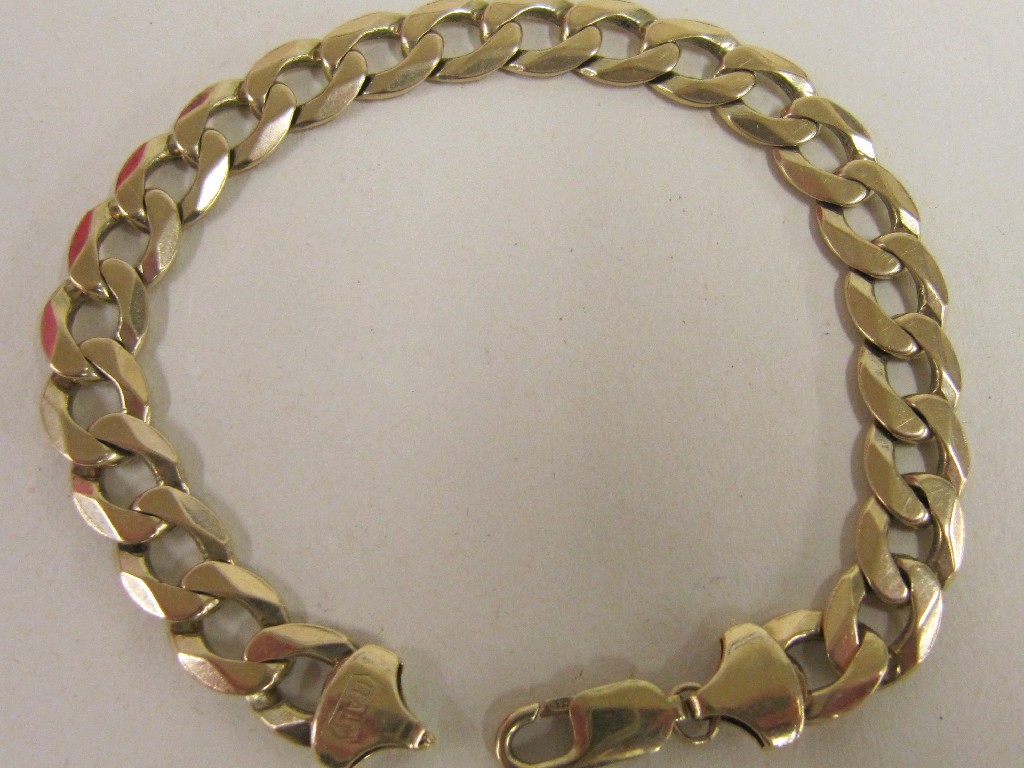 Appraisal: Nine carat gold flat curb link bracelet Approx gms