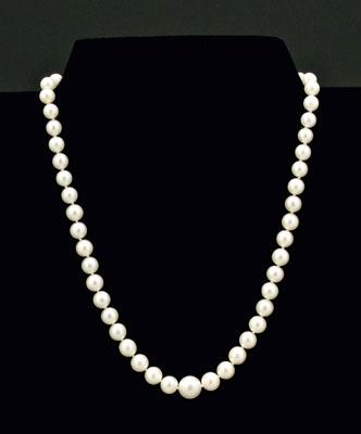 Appraisal: Cultured pearl necklace graduated round light cream rose pearls -