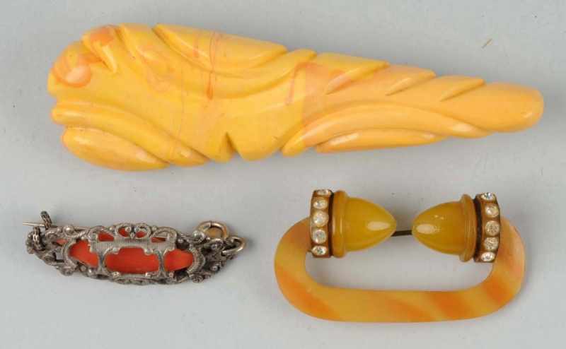 Appraisal: Lot of Bakelite Pieces Description Includes one yellow pin one