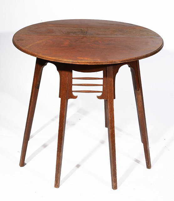 Appraisal: AN ARTS AND CRAFTS CIRCULAR CENTRE TABLE standing on eight