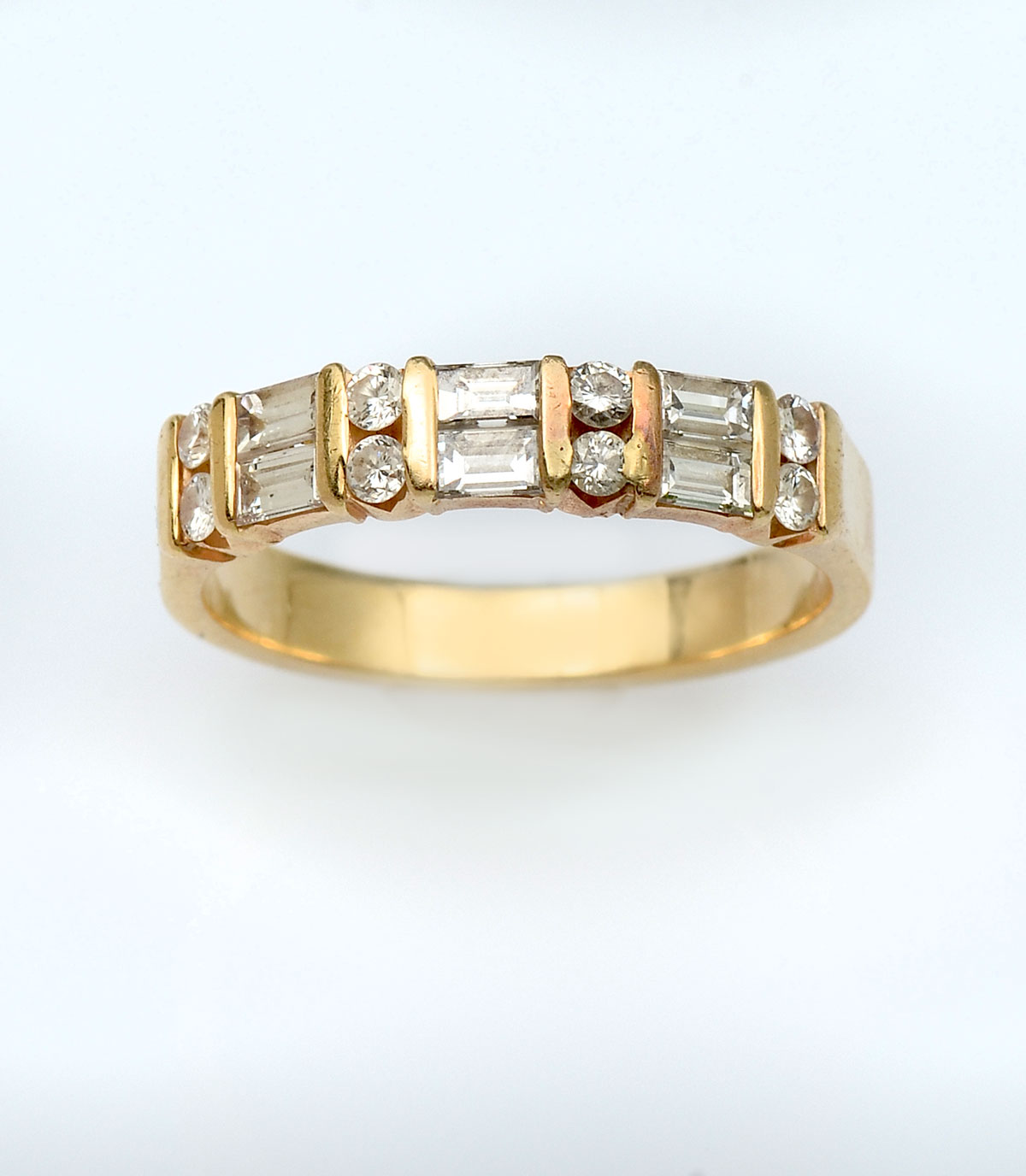 Appraisal: K CTW DIAMOND RING K yellow gold diamond ring contains