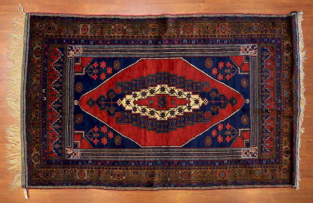 Appraisal: Turkish Taspinar Rug x hand knotted wool foundation Condition Appears