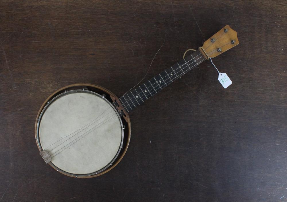 Appraisal: VINTAGE MAUNA LOA BANJO UKULELE BANJOLELE having four string design