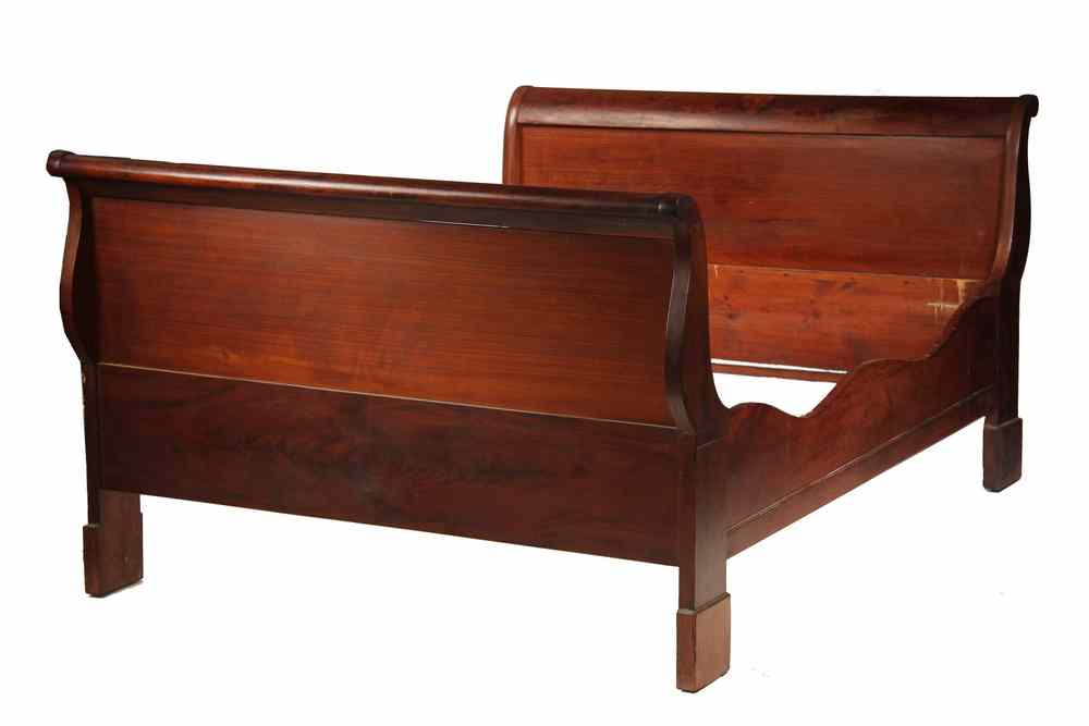 Appraisal: SLEIGH BED - th c Mahogany Sleigh Bed with ripple