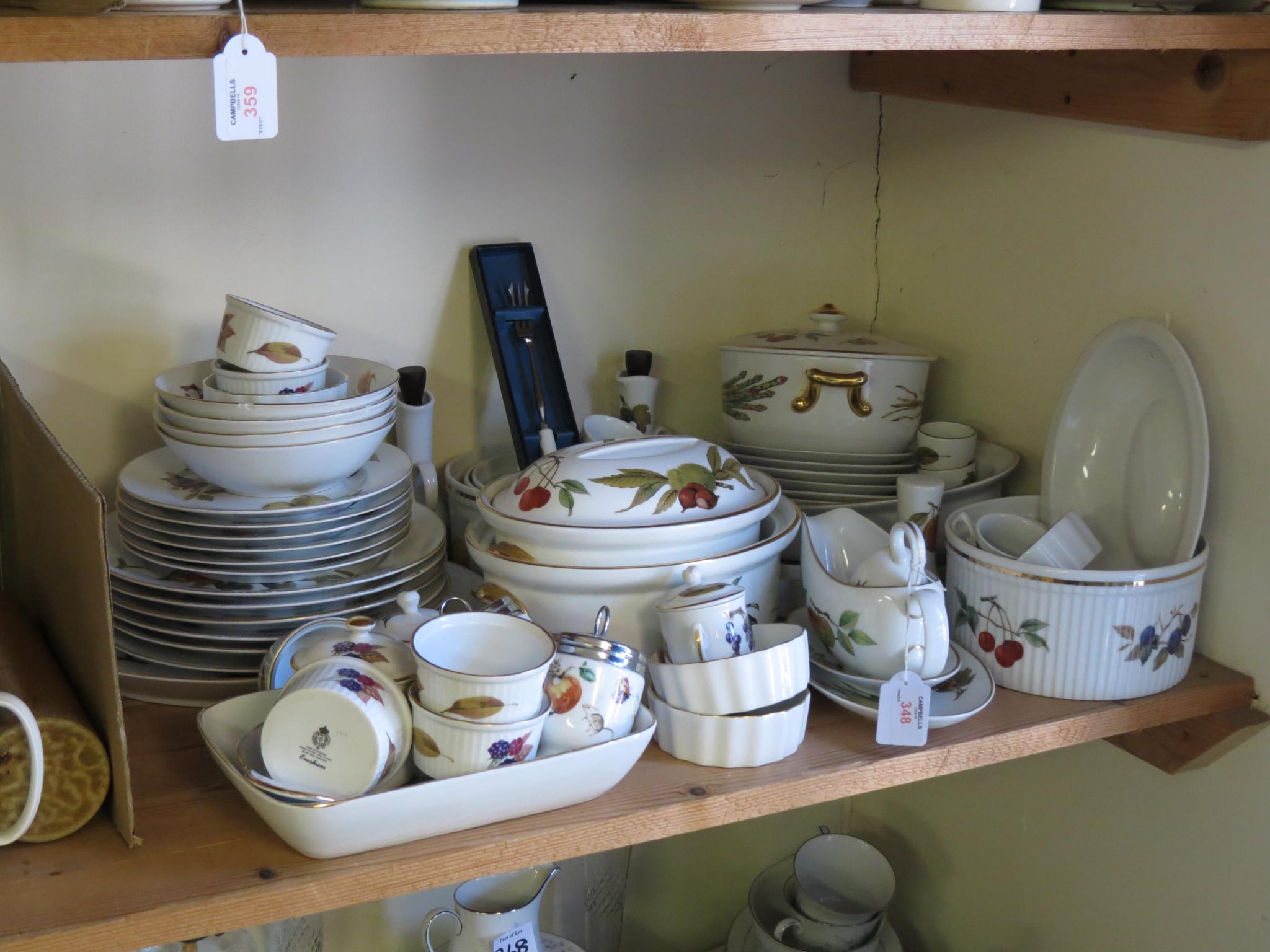 Appraisal: Royal Worcester Evesham-pattern dinnerware a large quantity