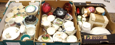 Appraisal: A collection of mixed pottery to include Royal Doulton Spring