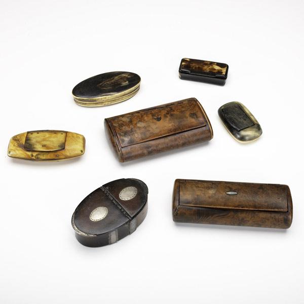 Appraisal: SNUFF BOXES Grouping of seven assorted boxes in horn tortoiseshell