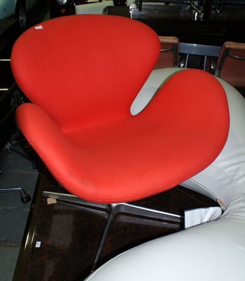 Appraisal: A red woolen fabric upholstered Swan chair in the style