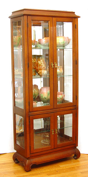 Appraisal: CHINESE CHIPPENDALE STYLE CURIO DISPLAY CABINET BY BROYHILL Illuminated mahogany