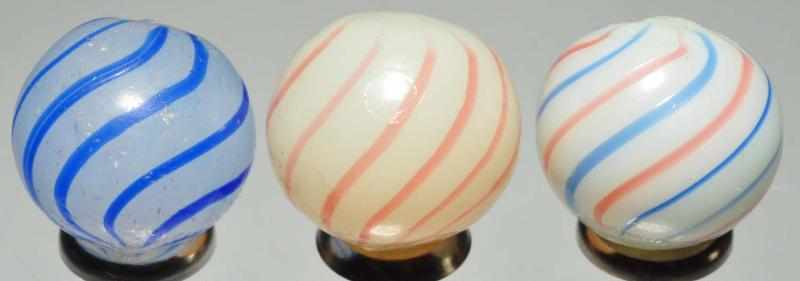 Appraisal: Lot of Clam Broth Marbles Description Includes one with white