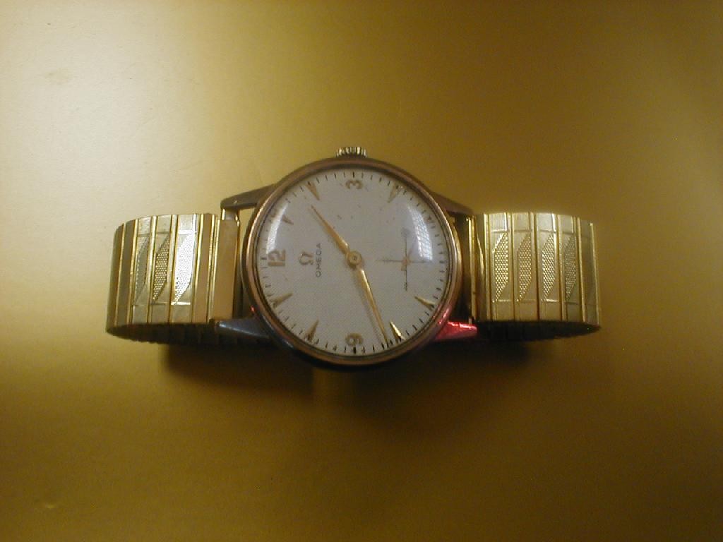 Appraisal: A gentleman's ct cased Omega wristwatch cream textured dial gold