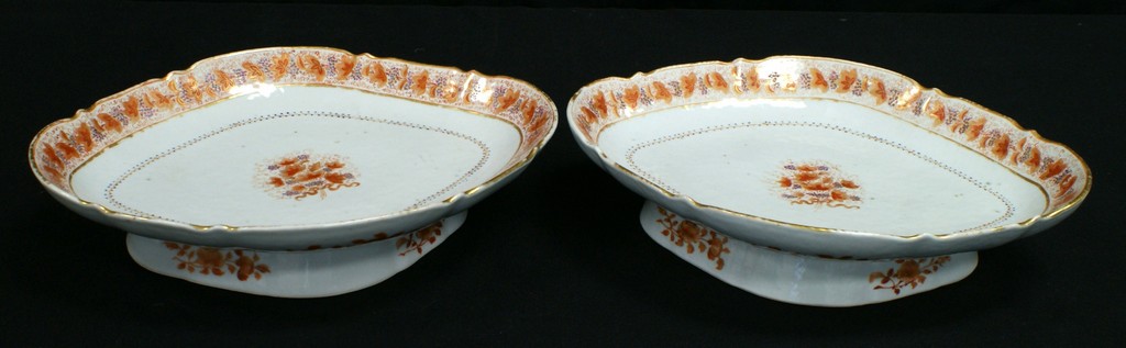 Appraisal: Pair of Chinese Export Porcelain Footed Oval Serving Dishes -