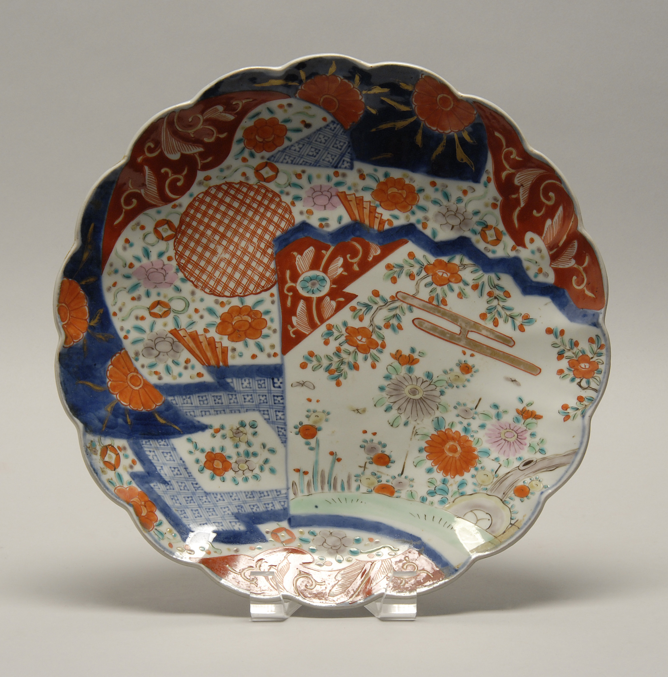 Appraisal: IMARI PORCELAIN CHARGER Late Meiji PeriodIn flower form with flower