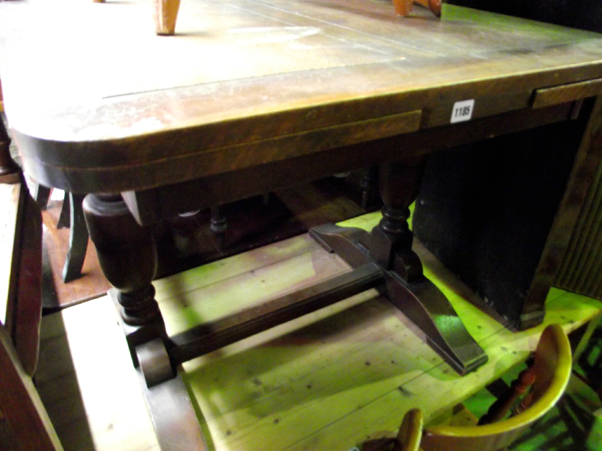 Appraisal: A s s oak draw leaf dining table raised on