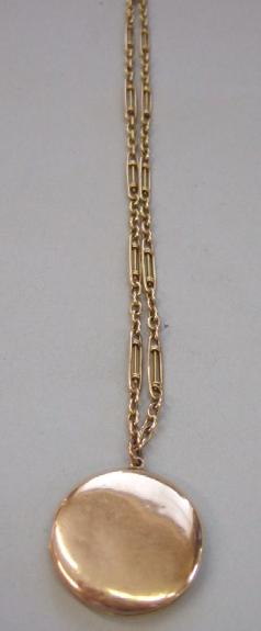 Appraisal: A ct gold decorated twin bar and oval link long