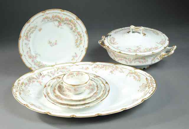 Appraisal: PIECE HAVILAND LIMOGES FINE CHINA SET comprised of dinner plates