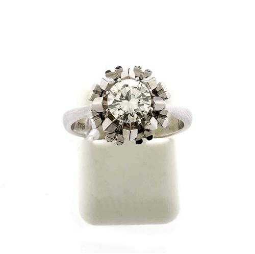 Appraisal: BRILLIANT-CUT DIAMOND-RING ca White gold Decorative ring the rosette-shaped top