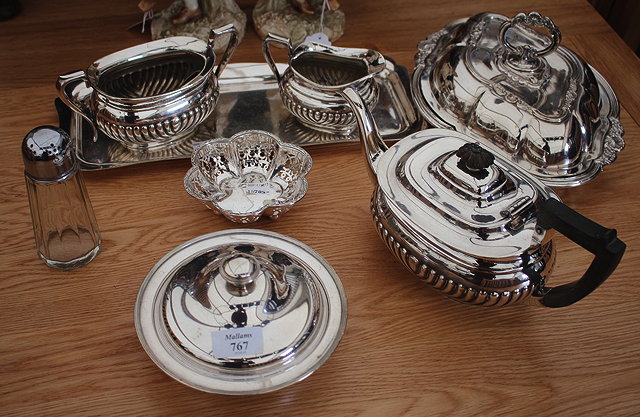 Appraisal: A QUANTITY OF SILVER PLATED ITEMS to include three-piece silver