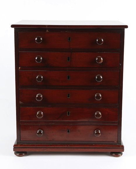 Appraisal: A VICTORIAN MAHOGANY TABLE TOP collectors chest of six graduated